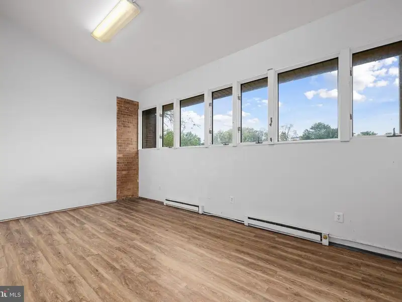 Commercial Building for Sale in Annandale - 8,202 Sq. Ft., Zoned C-3, Corner Lot
