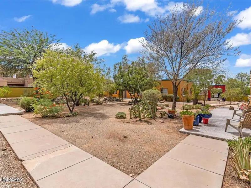 Fully Renovated Multi-family Property in Miramonte Neighborhood with 6 Apartments