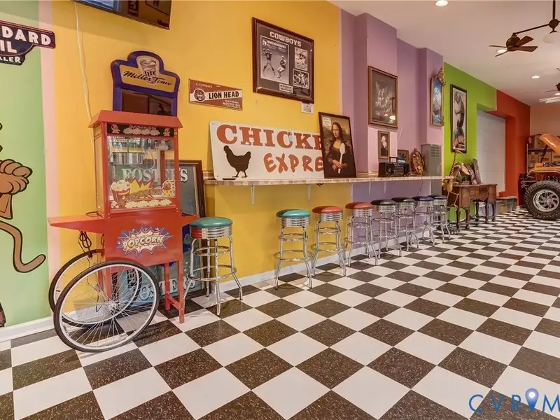 Renovated Commercial Building with 3 Businesses in Prime Montross Location
