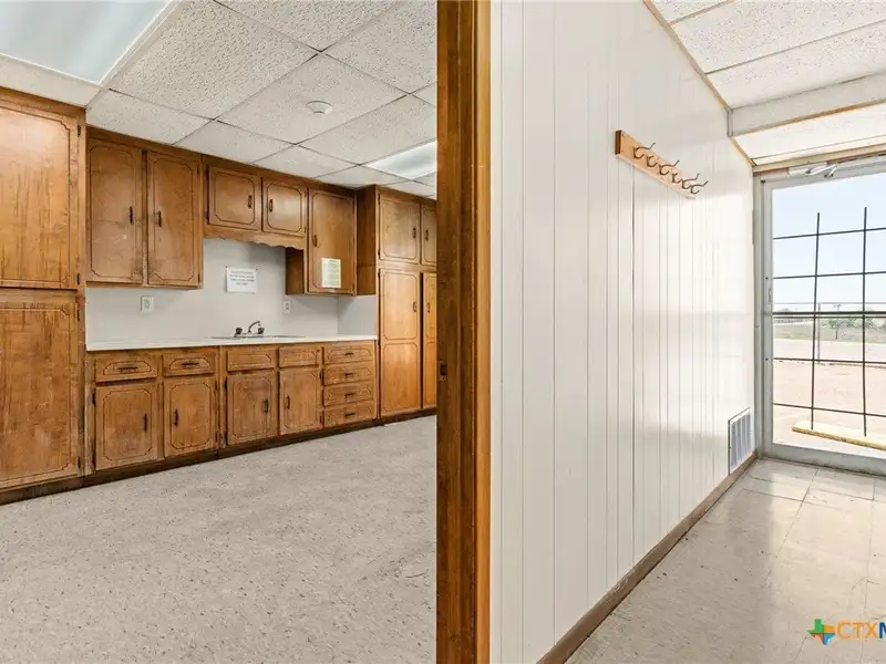 High-visibility Industrial Property with Multiple Access Points in Killeen Area