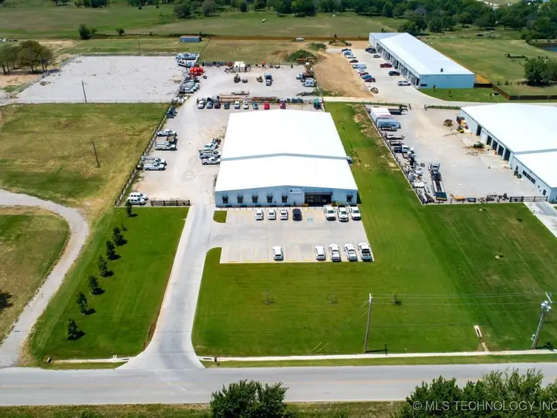 Fully Leased Office/warehouse with Nnn Lease in Prime Location, 45,000 Sf Yard Space