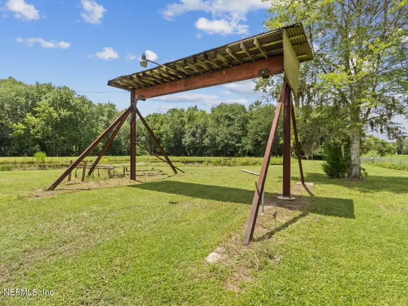 5.04-acre Mixed-use Parcel with Home and Shop in Nassau County