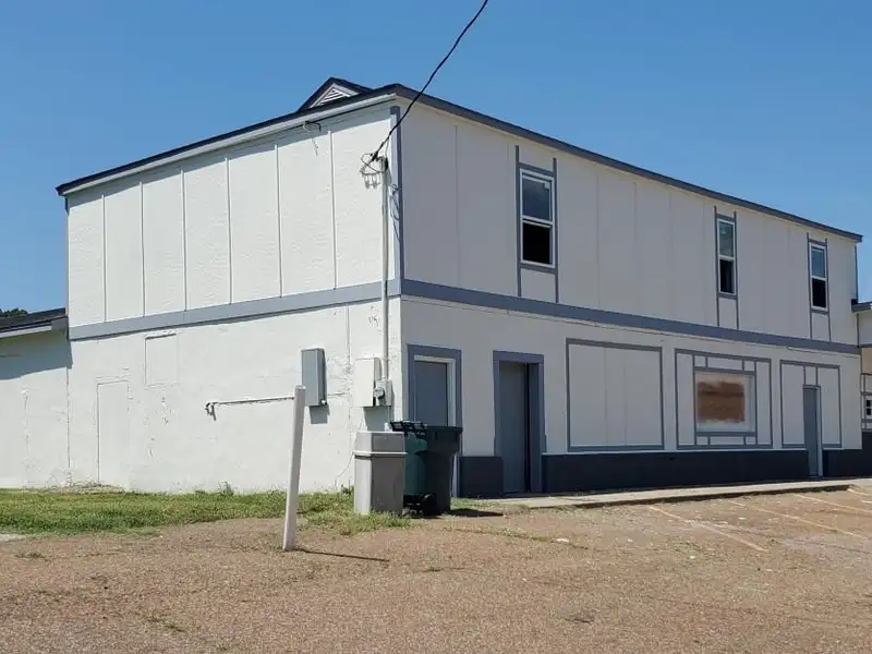 Remodeled Commercial Building with Bar, Apartment, and Tire Shop in Prime Location