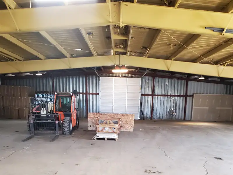 Lease-to-own 6,500 Sf Warehouse on 0.54 Acres in High-traffic Western Co Location