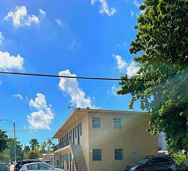 10-unit Income Property in Prime Location with Value-add Potential
