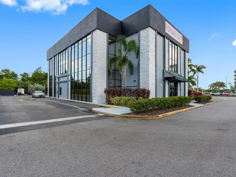 Premium Corporate Office Space with Helipad on U.s. 19 N, Clearwater