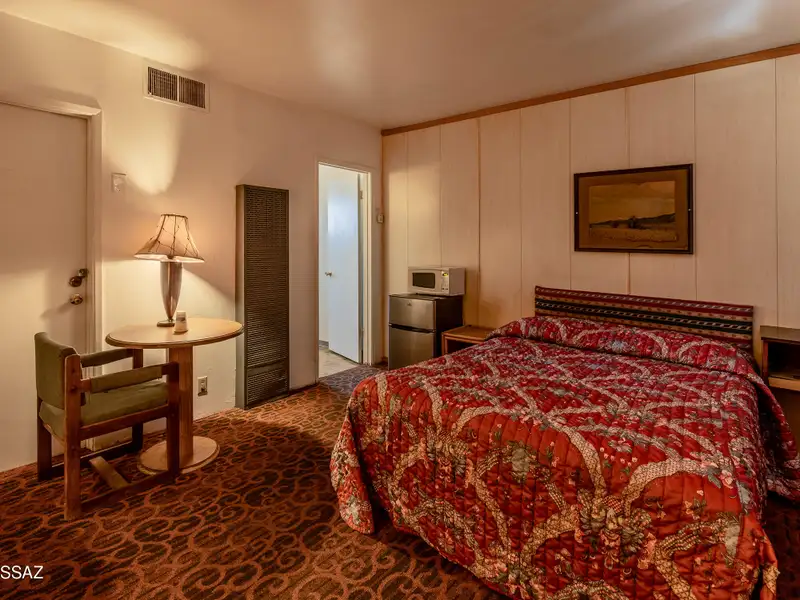 Well-maintained 18-unit Motel Near Tucson Airport with Rv Spaces and Ample Parking