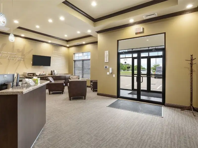 Versatile Office Building with Dual Tenant Configuration in Prime Location