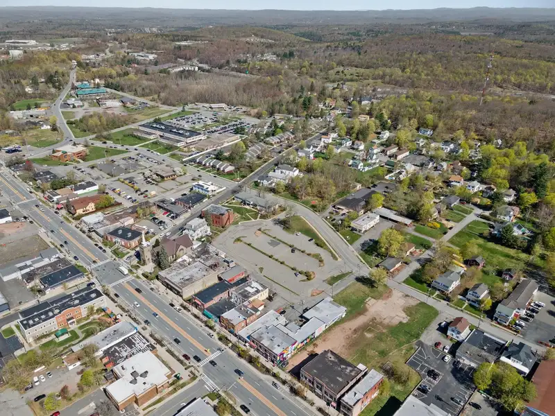 Upscale Office Spaces for Lease in Monticello's Prime Commercial Corridor