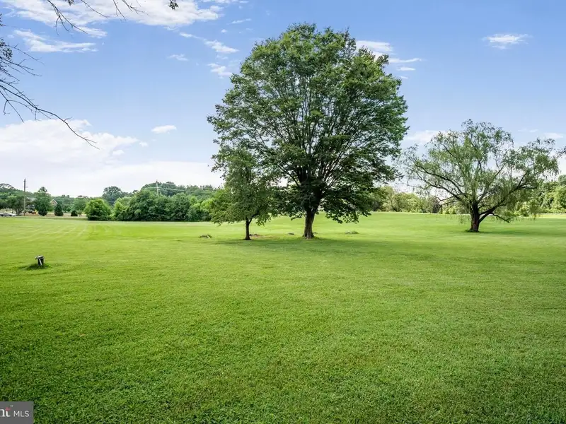 Versatile 6,274 Sf Church/community Space in Derwood - Re-1 Zoning