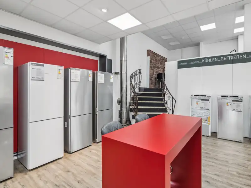 Well-maintained Commercial Building for Sale in High-traffic City Location