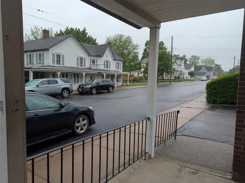 End Unit Commercial Space for Rent Near Main St. - Ideal for Retail or Professional Use