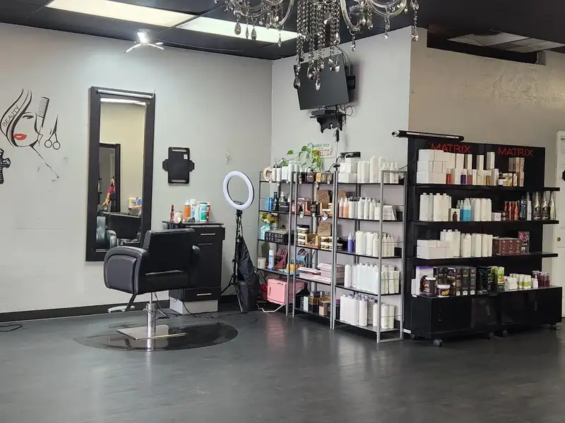 Retail/salon Space in High-traffic Center Near North Ave Walmart