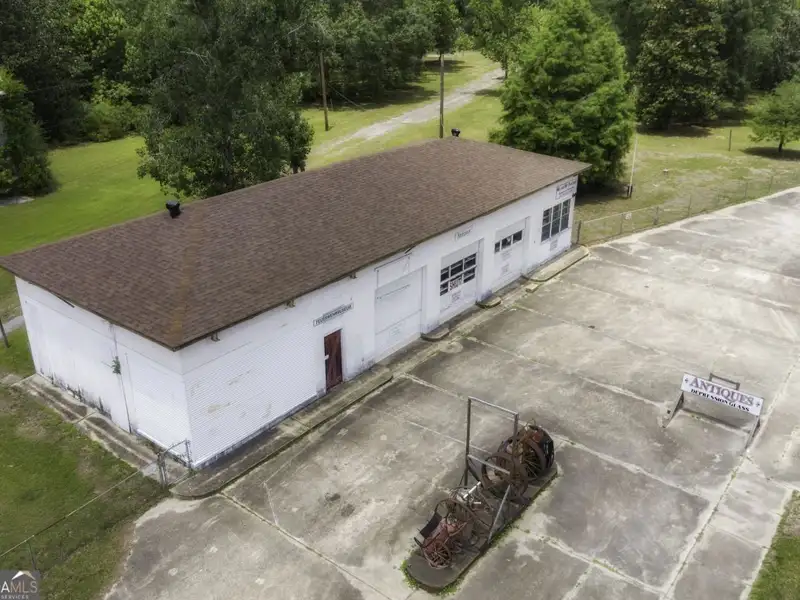 4-acre Commercial Property with Antique Shop and Warehouse on Us Hwy 17, Woodbine