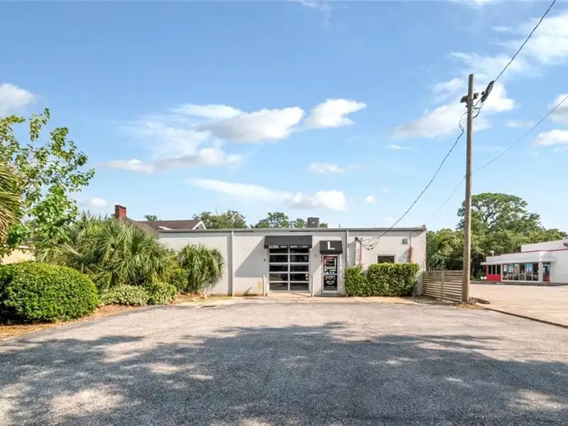 Prime Commercial Space with Dual Storefronts in Midtown, Mobile