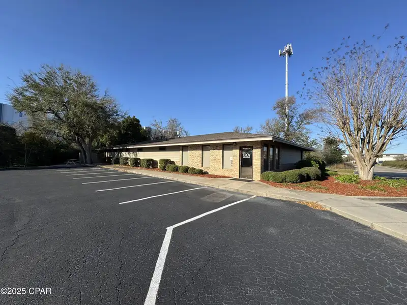 Commercial Office Building for Lease in Central Panama City, Ideal for Charter School or Medical Use