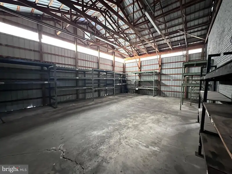 Industrial Building with 6 Bay Truck Repair Facility on 1.47 Acres Near Downtown