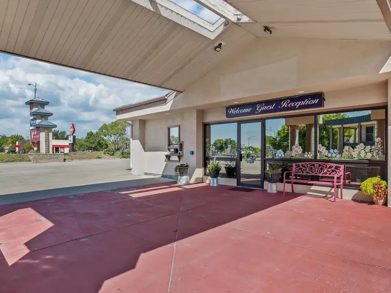 Investment Opportunity: Four Suite B&b in Montrose, Colorado with 7.2% Projected Cap Rate