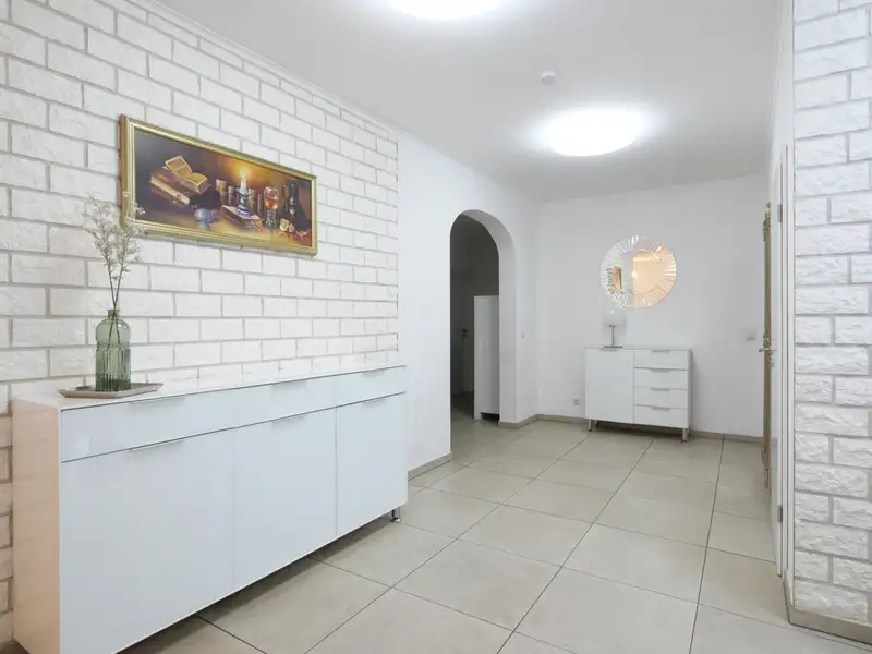 Versatile Residential and Commercial Property in Bad Lippspringe with Garden and Parking