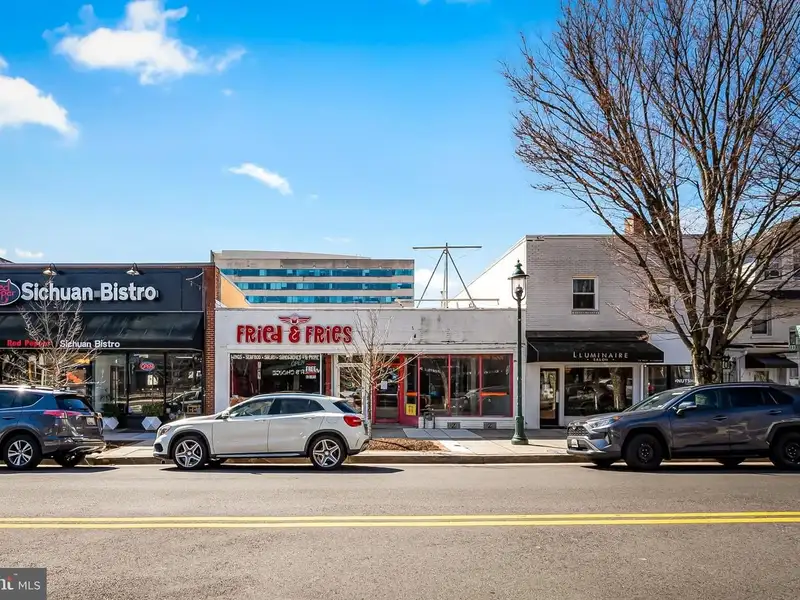Two Storefronts in Towson: Restaurant and Vacant Space for Lease