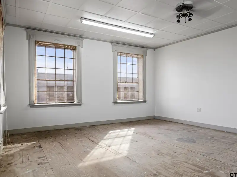 Historic Downtown Mt. Pleasant Multi-use Building with 9000 Sqft and Three Storefronts