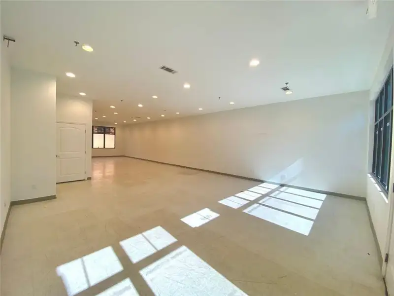 Street Level Office Space in Highland Grove Business Complex, Ideal for Professional Services