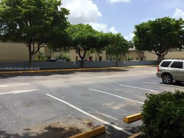 Spacious Corner Medical Office Unit in Central Hialeah – 2,552 Sq Ft