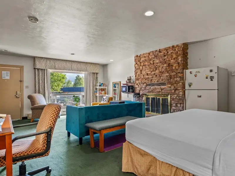 Investment Opportunity: Four Suite B&b in Montrose, Colorado with 7.2% Projected Cap Rate
