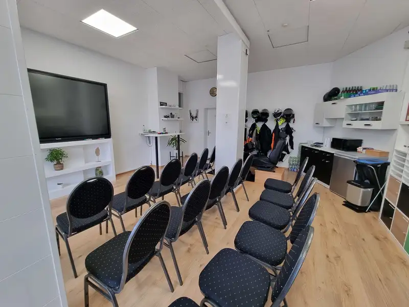 Four Commercial Units in Prime Altdorf Location with Diverse Tenant Opportunities