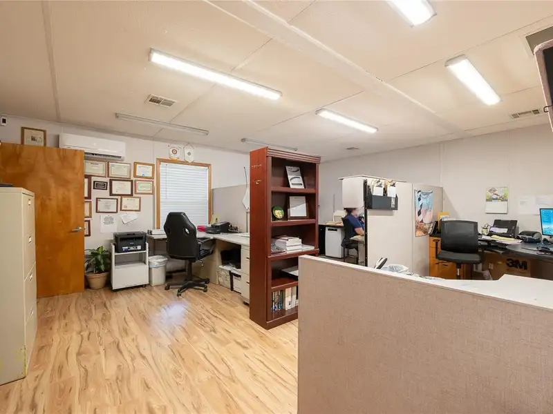 Versatile 2,500+ Sq. Ft. Office Building in High-traffic Orlando Location