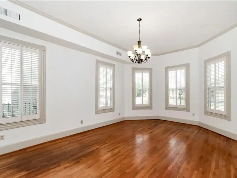 Mixed-use Property in Downtown Mobile with High Ceilings and Fenced Yard