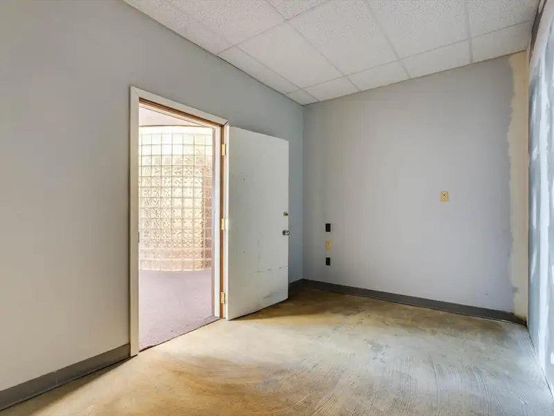 Industrial Building for Lease in North Reading with Office and Warehouse Flexibility