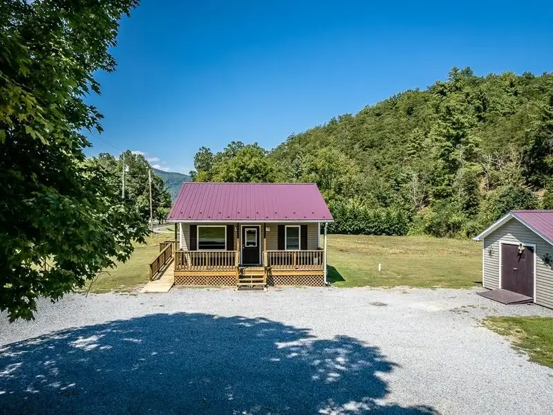 Versatile Commercial Property with Salon, Office Space, and Residential Potential Near Brandywine Lake