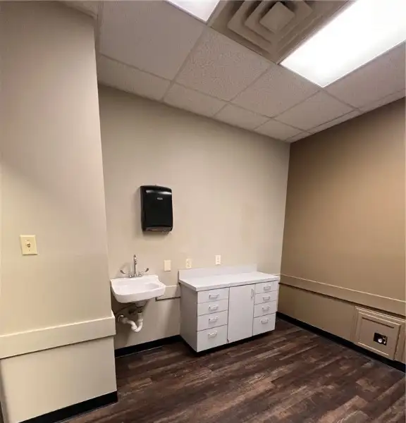 Commercial Space for Lease - Former Dental Clinic, $18/sf + Cam, Prime Location