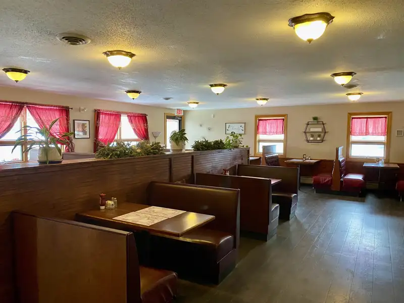 Turnkey Restaurant Opportunity in High-traffic Woodsville/haverhill, Nh with Growth Potential