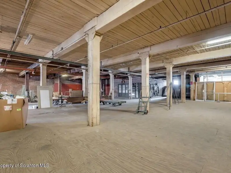 Four-story Commercial Property with Elevator Access and Basement in Prime Location