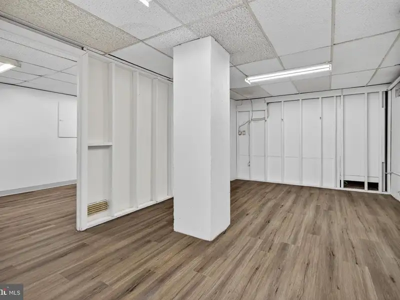 Versatile Commercial Property in Northwood Park, Ideal for Offices, Retail, or Light Industrial