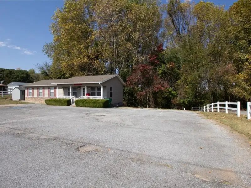 Commercial Building with Office Space Near Hwy 12, Close to Beaver Lake and Prairie Creek Marina
