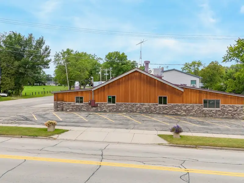 Mixed-use Commercial Property with Bowling Alley, Bar, Restaurant, and Apartments in Poy Sippi