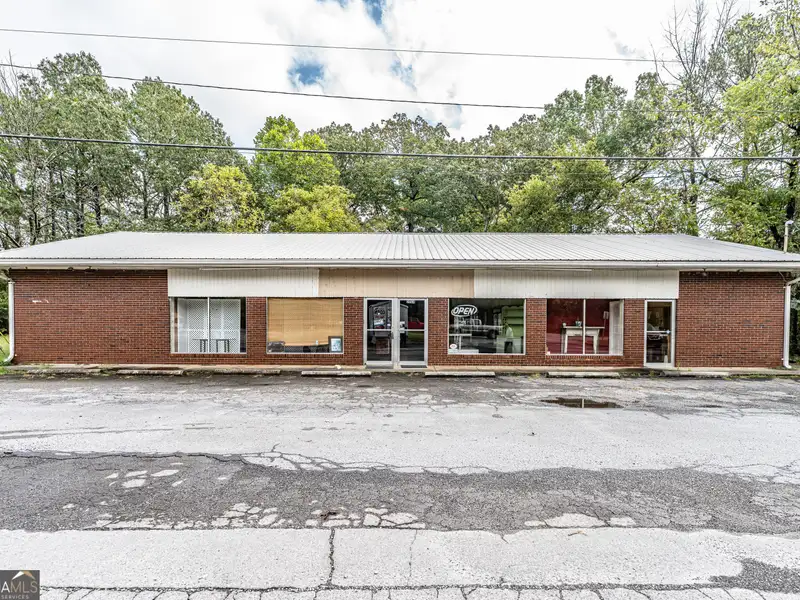 Versatile 4,200+ Sq. Ft. Commercial Building on Busy Highway with Storage and Office Space