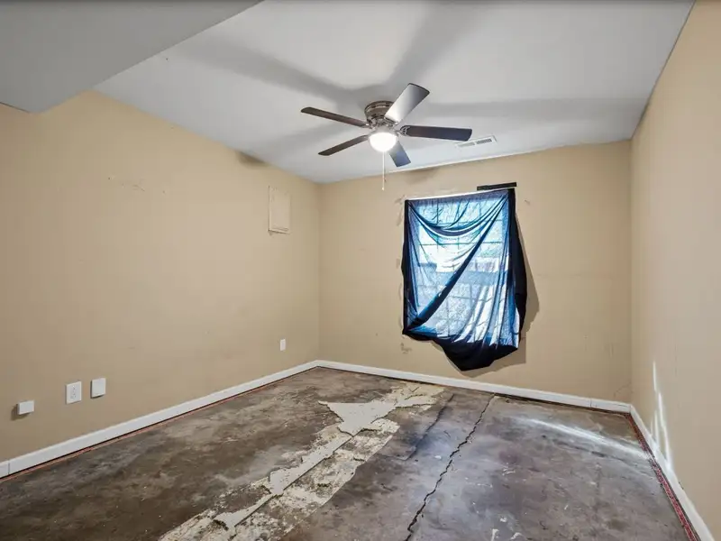 Historic Bungalow with Detached Unit on High-traffic Main St, Ideal for Commercial Use