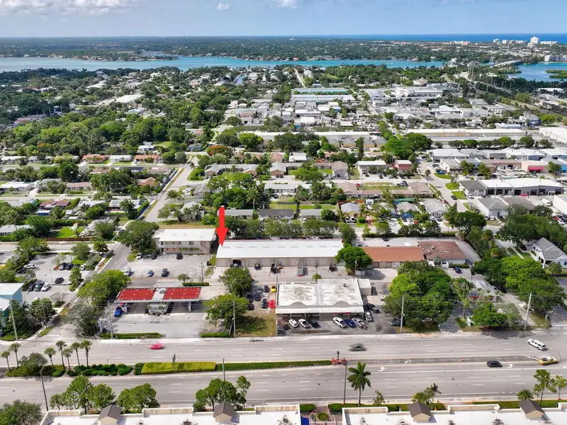 End-cap Warehouse with Offices in Central Jupiter, Move-in Ready