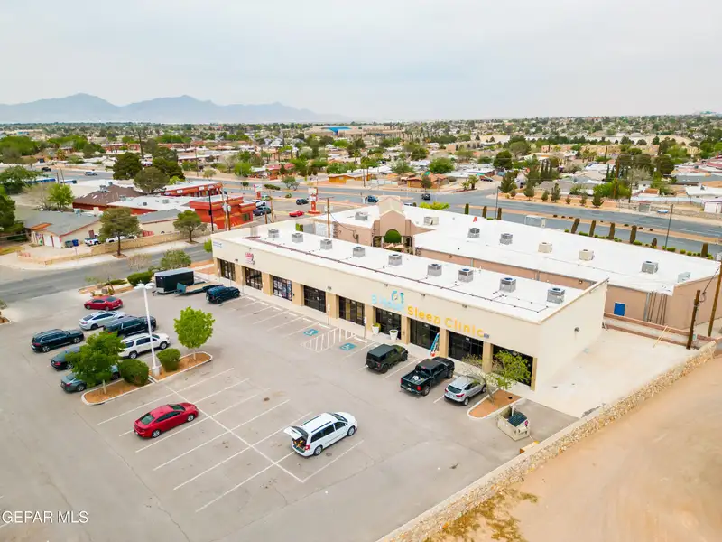 2,750 Sq Ft Office Space for Rent in Established Shopping Center Near Montwood and Yarbrough