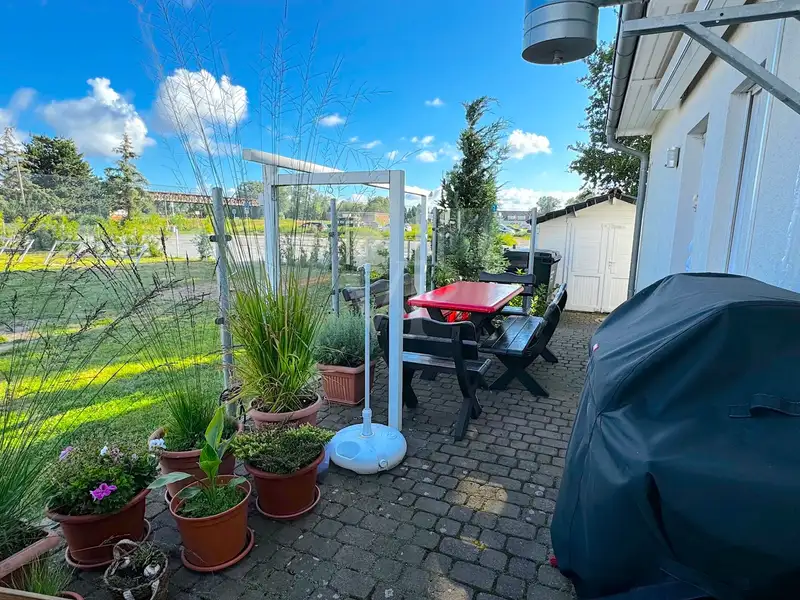 Mixed-use Property with Snack Bar and Apartment on Peenemünde Harbor Promenade