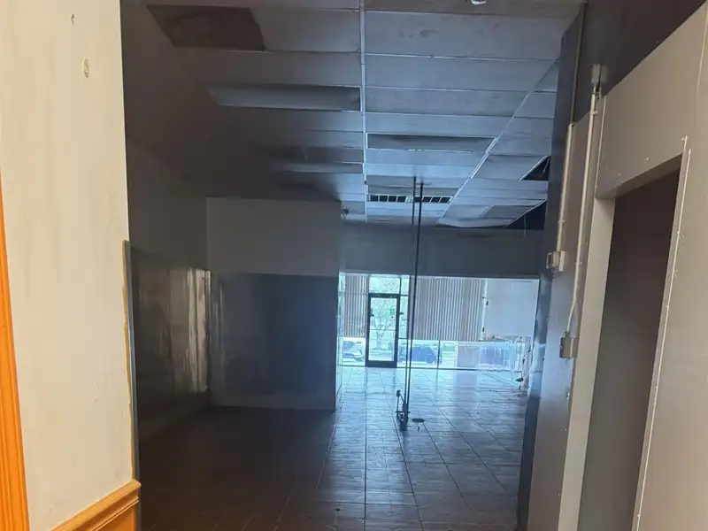 Retail Bay for Restaurant in High-traffic Area - 1400 Sf Available