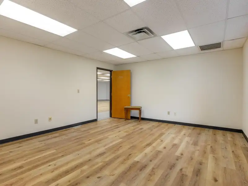 Cleveland, Tn Office Suites for Lease - Newly Remodeled, 2,400 & 2,164 Sq Ft