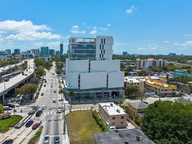 85sf Professional Office Space on 12th Floor Near I-95 and Brickell Area