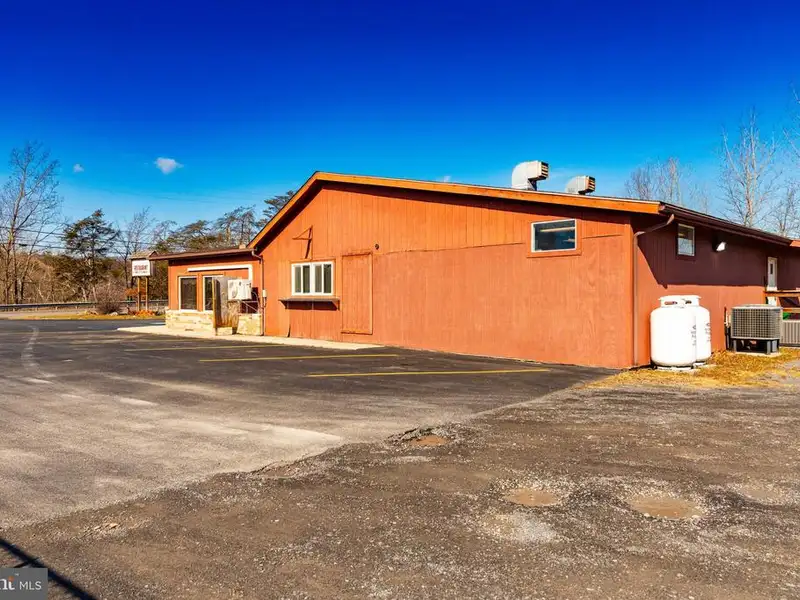 Established Restaurant with Commercial Kitchen and 120+ Seating in Hardy County