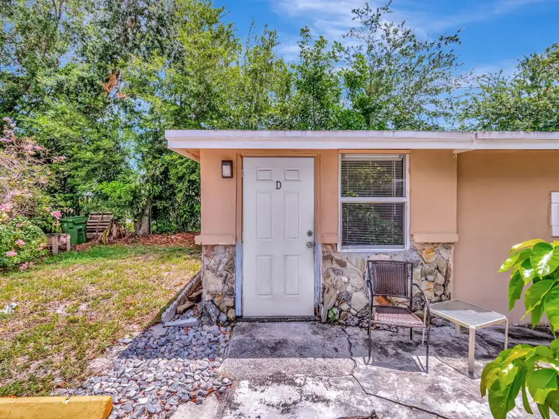 Well-maintained 6-unit Multifamily Property in South Florida with Value-add Potential