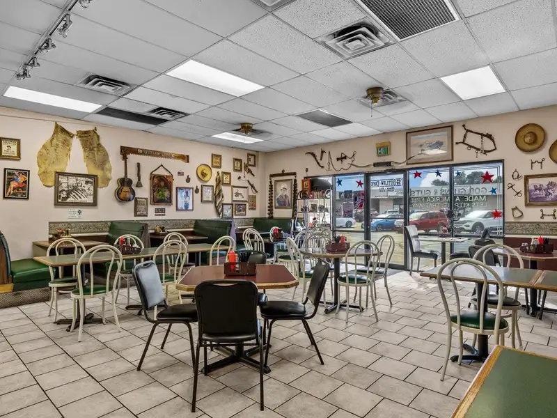 Established Restaurant Opportunity in High-visibility Cottonwood Mall, Grand Junction